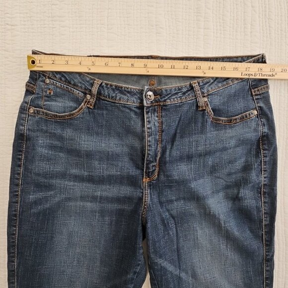 Wrangler Women's Aura Jeans 18 Short Instantly Slimming Mid Rise Boot Cut EUC - Picture 3 of 16